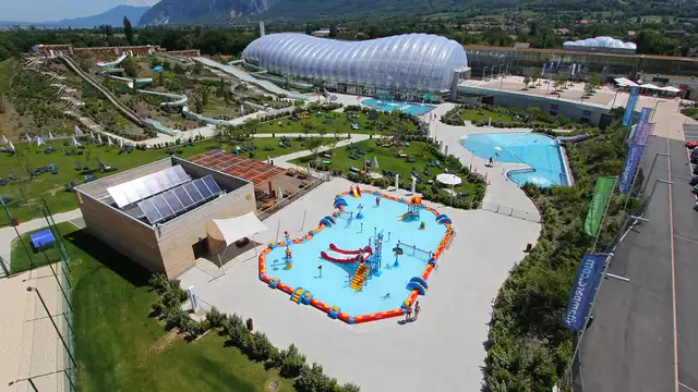 In famiglia in uno spazio acquatico vicino ad Annecy (accesso illimitato durante tutto il soggiorno)