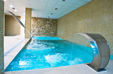 Mojito et vues splendides sur le Castillo de Belmonte dans un Palace médiéval