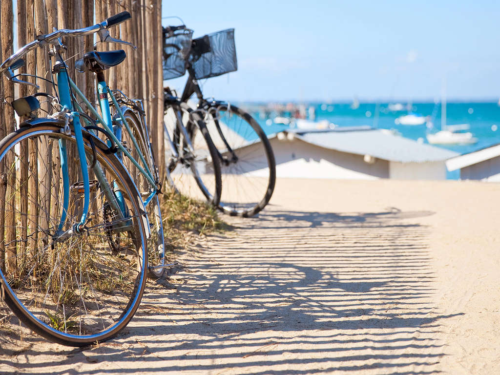 Une escapade relaxante avec vue sur la mer à Sitges, vélos et parking inclus - 4* - 5