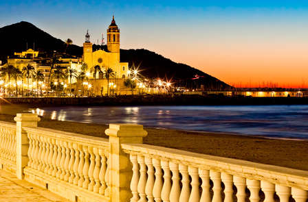 Découvrez Sitges avec dîner, spa et bien plus encore