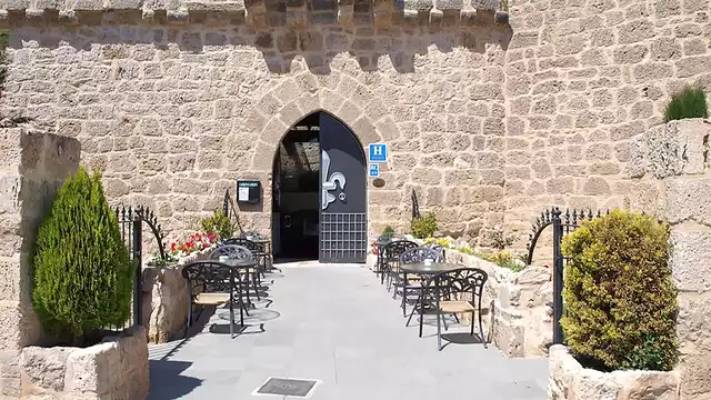 Romantisme à Olmillos de Sasamón avec dîner dans un authentique château