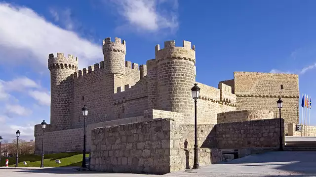 Escapada romántica con bombones y cava en un castillo medieval