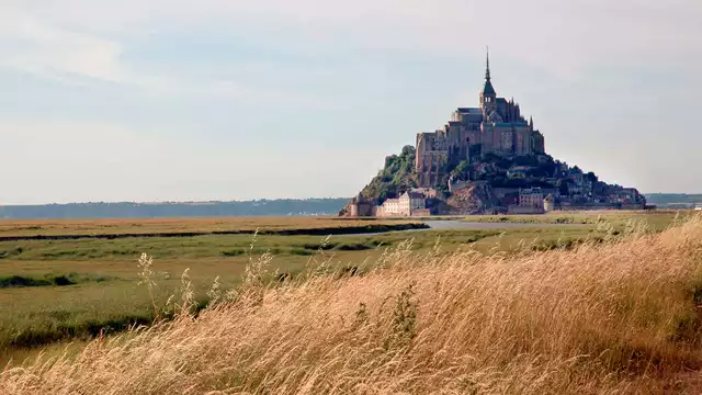 Cena y relajación, cerca del Mont Saint Michel