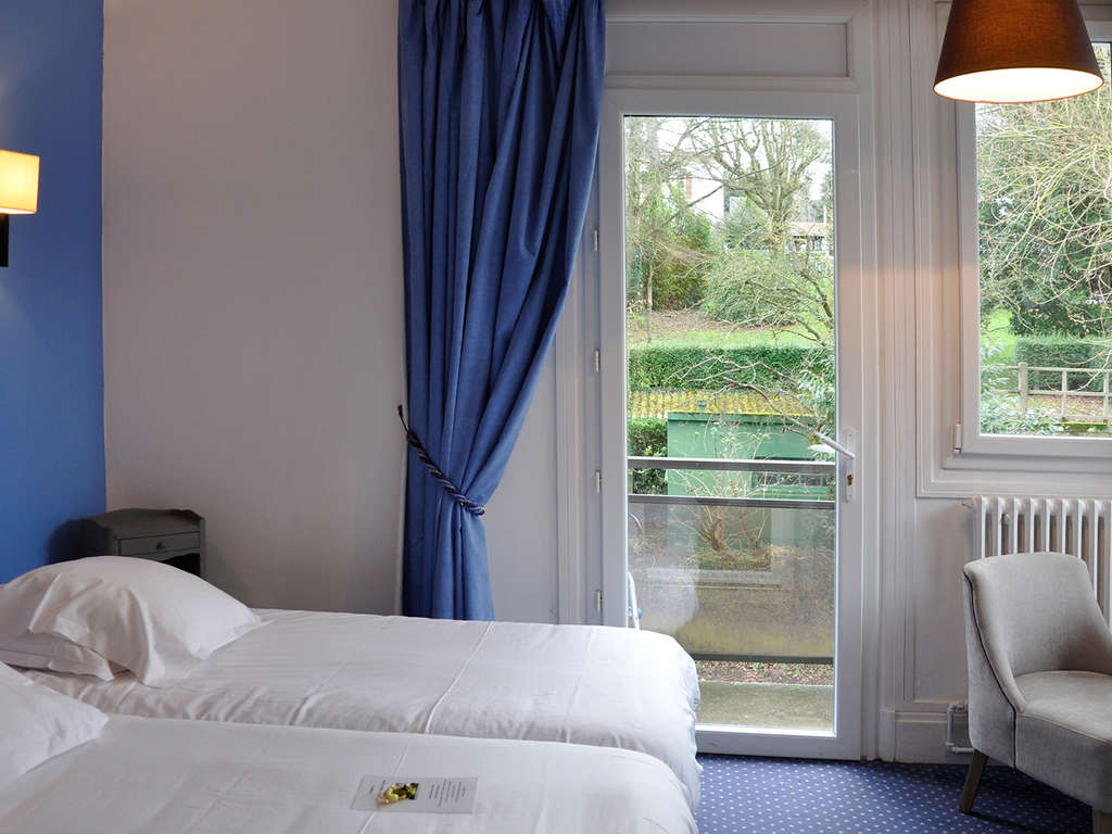 Vivez un nouvel an magique à Mesnil ! Menu festif, soirée dansante et 1h de spa - 3* - 23