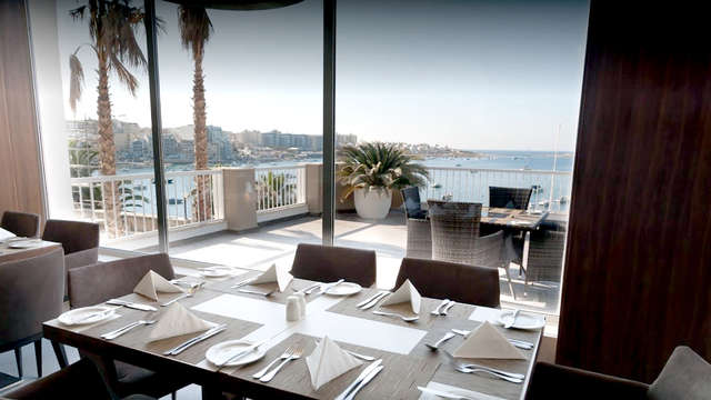 Disfruta del lujo y las delicias culinarias de Malta con media pensión