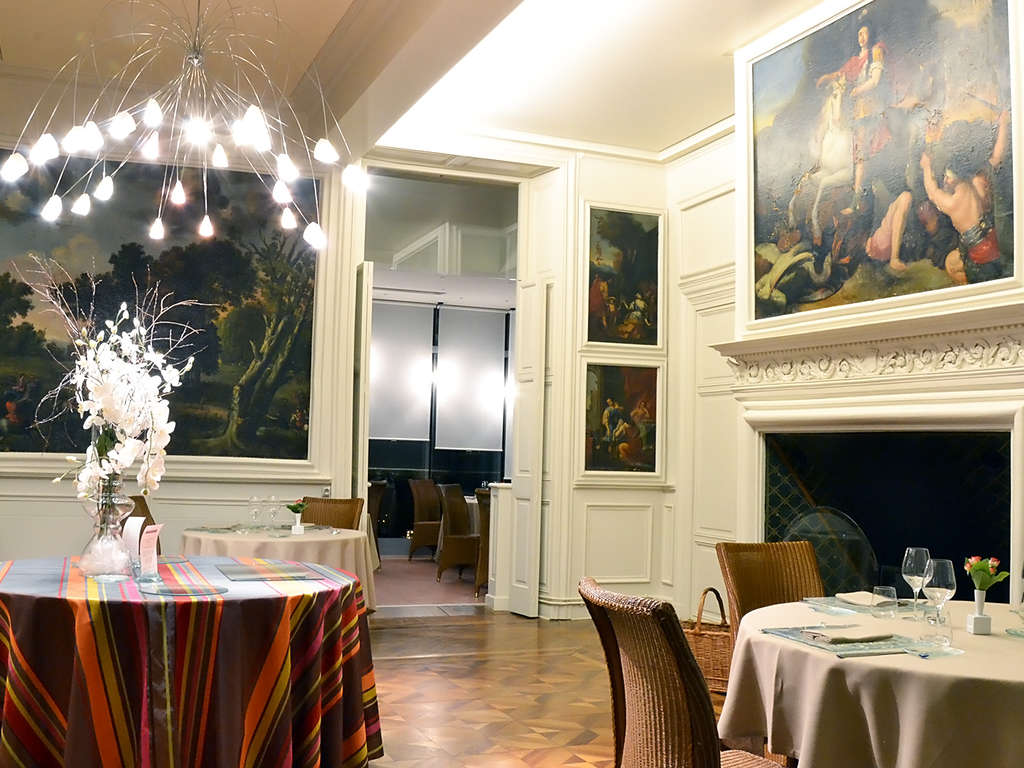 Week-end avec dîner gastronomique et accès spa dans un château du Roannais - 4* - 12