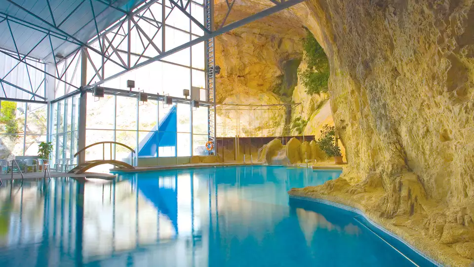 Escapada Relax media pension Cueva Terma Activa y coctel en Jaraba desde noches