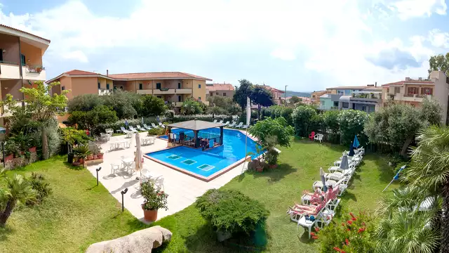 Verano en Cerdeña en Santa Teresa Gallura en apartamento para 4 con barco desde Barcelona (8 noches)