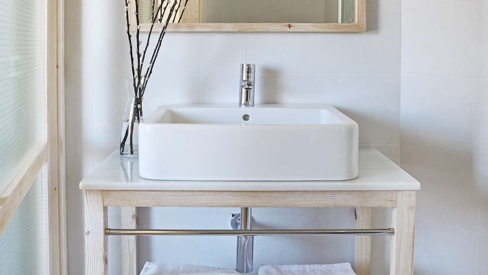 Artesa Suites & Spa (Adults Only) - Edit_Bathroom2.jpg