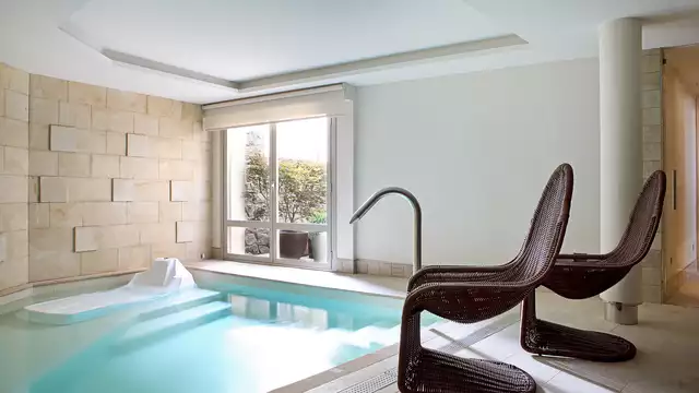 Escapada romántica con spa, cava y bombones en una suite a una hora de Madrid