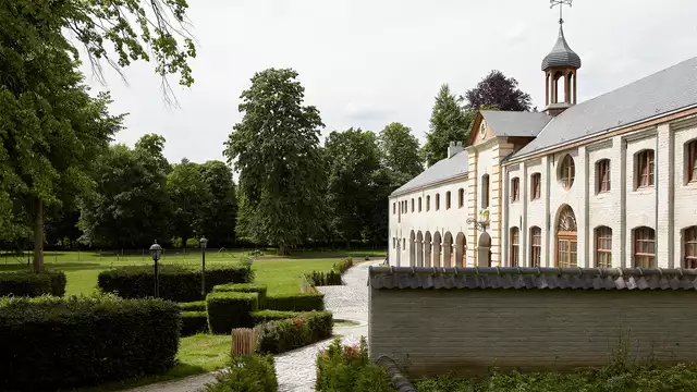 Romance et delicieux diner a plats dans cette charmante auberge