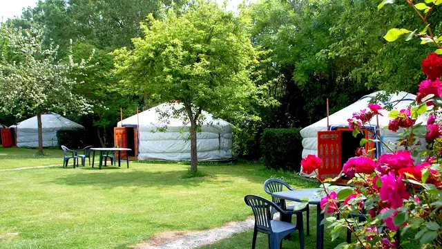 Séjour atypique en yourte avec entrées au zoo du domaine de la Bourbansais