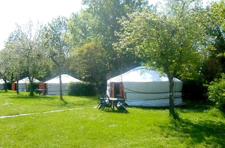Vivez une expérience unique dans une yourte sur la côte près de Cancale et Saint-Malo