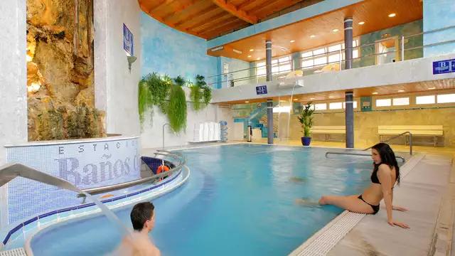 Station thermale en demi-pension, circuit thermal et piscine thermale extérieure à Fitero