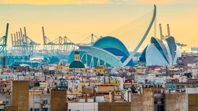 Disfruta de una visita guiada por el casco histórico de Valencia y degusta una horchata con fartons