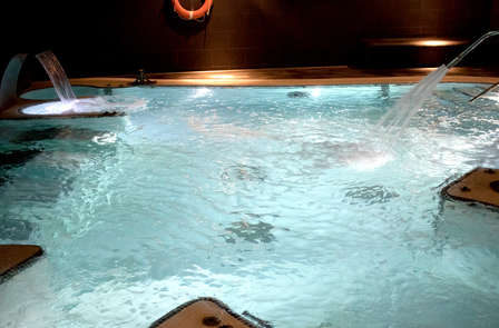 Even er tussenuit in de buurt van Valencia met diner en kaartjes voor de spa Balneario Alameda