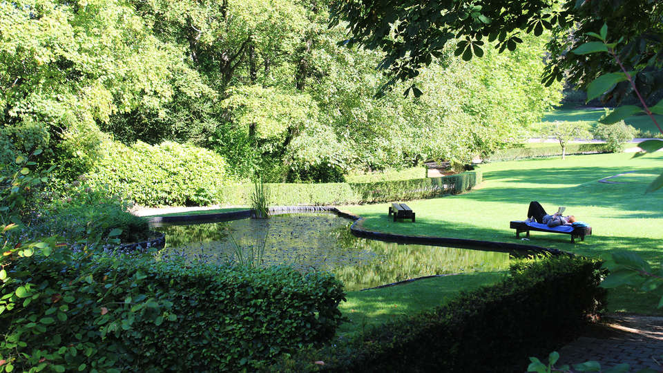 Castel de Pont-a-Lesse - EDIT_NEW_garden.jpg