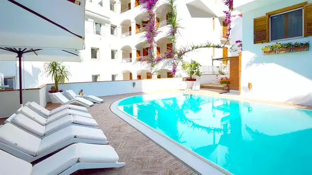 Soggiorno benessere sulla Costiera Amalfitana con accesso alla spa e massaggio rilassante
