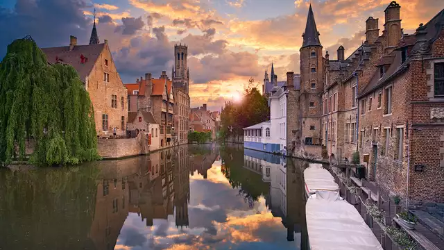 Escapada romántica en habitación superior  en Brujas