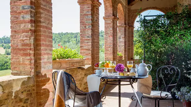Entre el valle de Chiana y el valle de Orcia en una residencia de epoca
