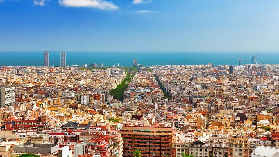 Disfruta del Paseo de Gracia con desayuno y una botella de cava de obsequio desde noches