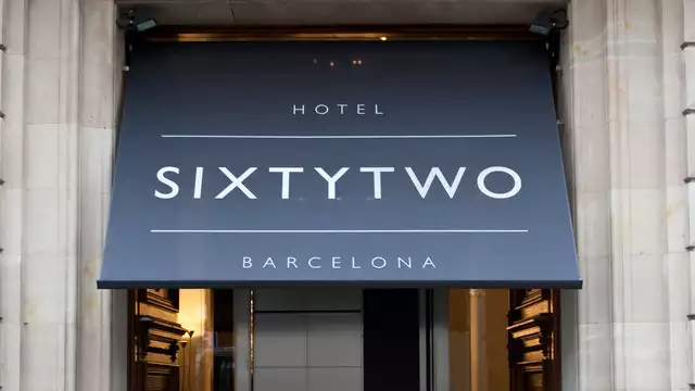 Disfruta del Paseo de Gracia con desayuno y una botella de cava de obsequio (desde 2 noches)
