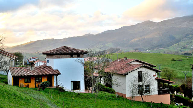 Escapada Rural en plena naturaleza con Cena típica y cata de productos asturianos (desde 2 noches)