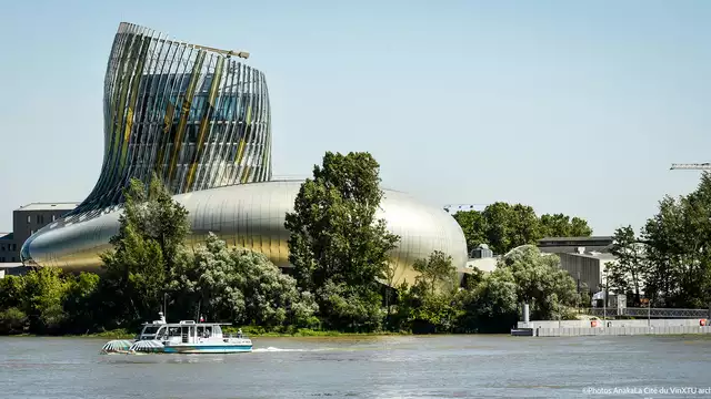 Escapada de degustación con entrada a la Cité du Vin de Bordeaux
