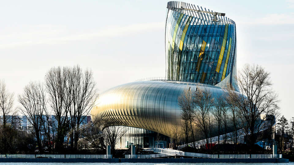 Toegang tot La Cite du Vin welzijn en moderniteit aan de rand van Bordeaux