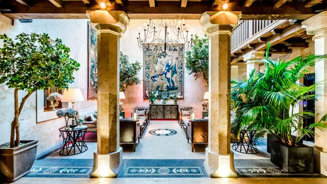 Luxe et détente : accès au spa et suite dans le cœur de Salamanque