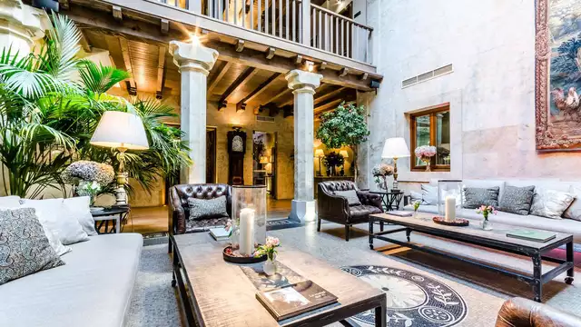 Romanticismo en pleno centro de Salamanca con hidromasaje privado en habitación, vino y spa