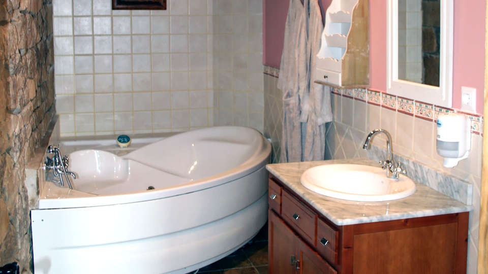 Posada La Busta - Edit_bathroom2.jpg