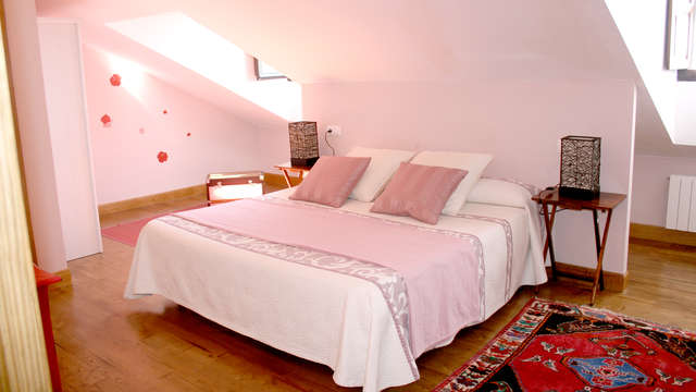 Escapada Romántica en habitación suite con jacuzzi en la naturaleza Cántabra