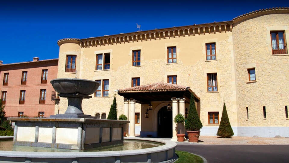 Escapada con copa de bienvenida en un acogedor hotel en Segovia