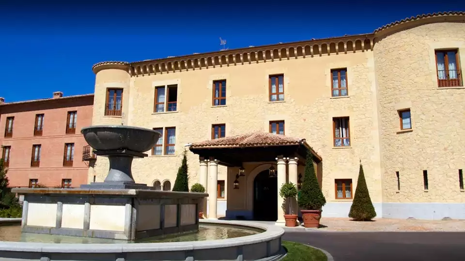 Escapada con copa de bienvenida en un acogedor hotel en Segovia