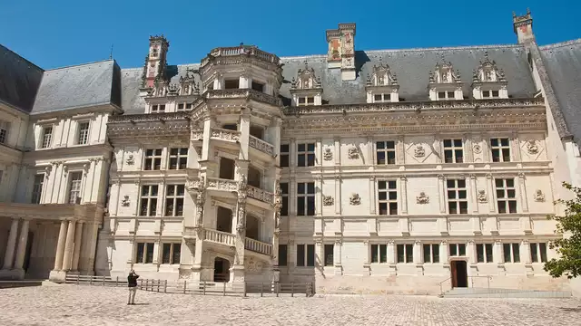 Estancia gastronómica en el centro de Blois con la visita al Castillo Real de Blois.