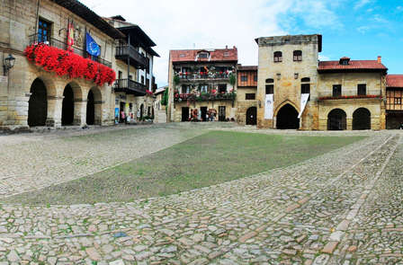 Verblijf dicht bij Santillana del Mar in een oud paleis