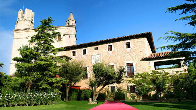 Escapada "Noches de ensueño con cena y baño de burbujas" en Torroella de Montgrí