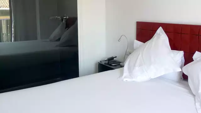 Geniet van Madrid in een driepersoonskamer met ontbijt.