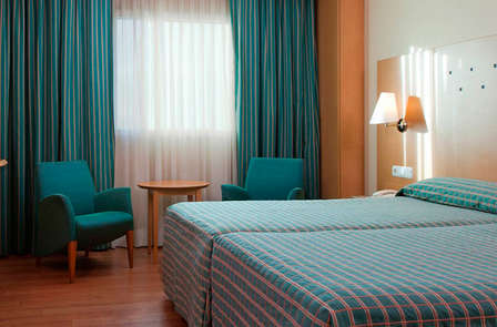 Escapade romantique à Santander avec bouteille de cava, chocolats et parking inclus