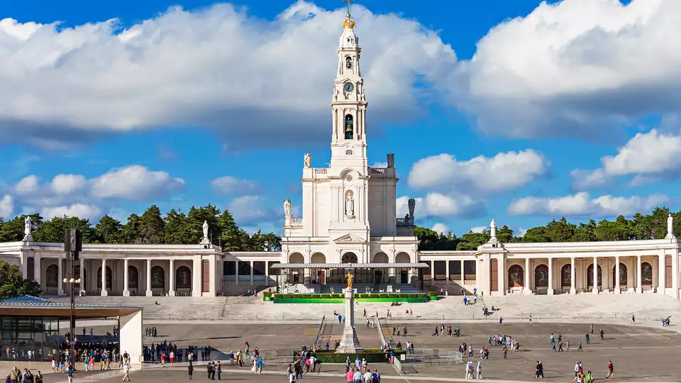 Escapada con detalle de bienvenida a un paso del Santuario de Fatima