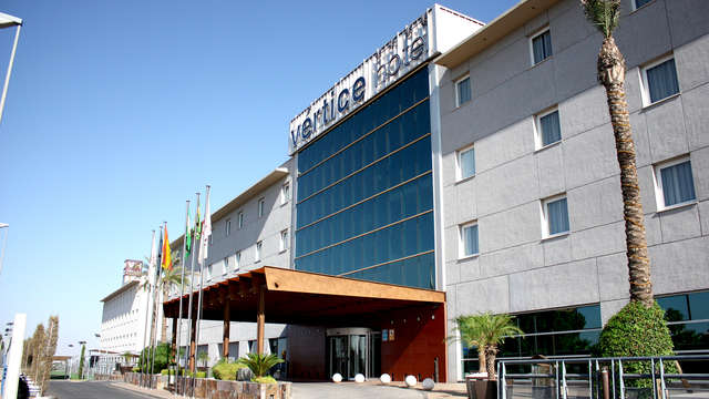 Oferta exclusiva: alójate al lado de Sevilla en un hotel con parking y piscina