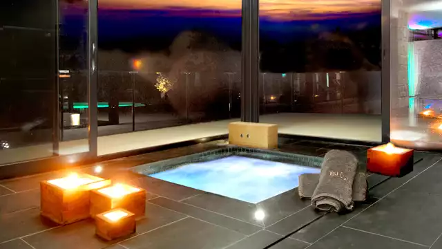 Escapade romantique en chambre deluxe avec dîner et un accès au spa en toute intimité