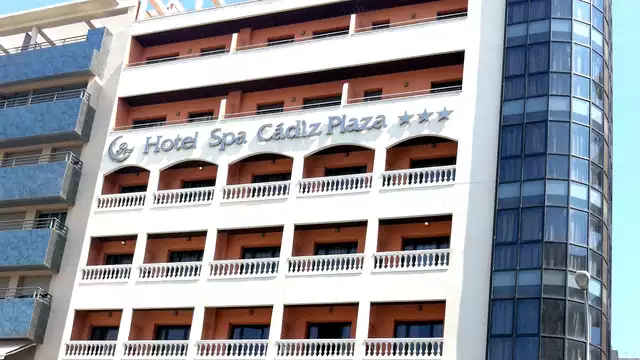 Escapade romantique avec une coupe de cava dans un spa prive et un massage de minutes a Cadix