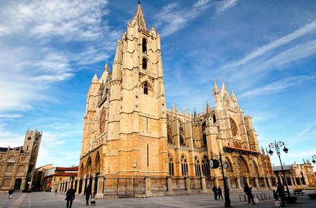 Ontsnap naar het centrum van León met ontbijt en toegang tot het zwembad en de fitnessruimte (vanaf 2 nachten).