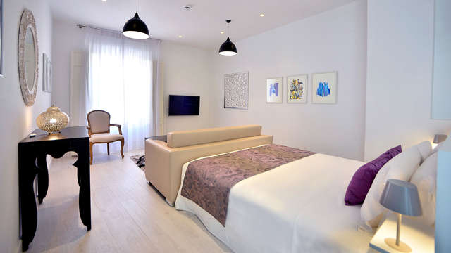 Escapada en pleno casco antiguo de Cádiz con visita guiada incluida