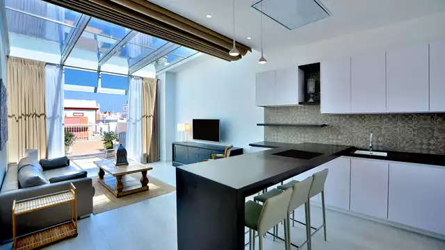 Escapada en pleno casco antiguo de Cádiz en apartamento de lujo y con visita guiada de la ciudad