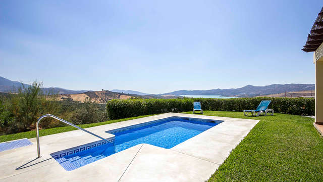 Escapada en una Villa frente el embalse de La Viñuela