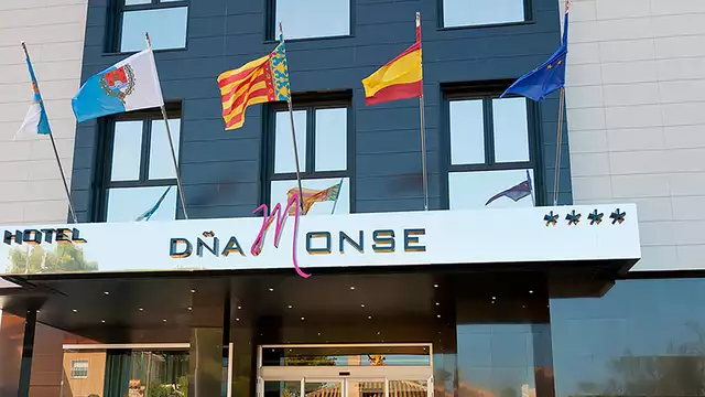 Relájate en Torrevieja en habitación con vistas a la Laguna Rosa con cena y spa