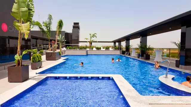 Relájate en Torrevieja en habitación con vistas a la Laguna Rosa con cena y spa